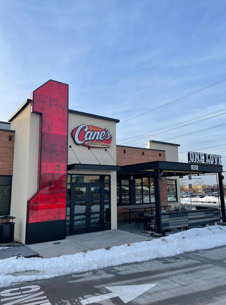 Raising Cane's Chicken Fingers: 3065 White Bear Ave N, Maplewood, MN 55109